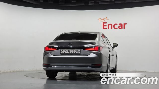 Lexus ES 2025 — photo 4