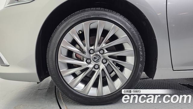 Lexus ES 2025 — photo 5