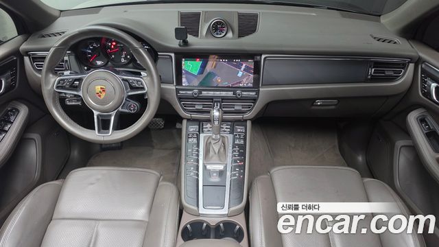 Porsche Macan 2021 — photo 7