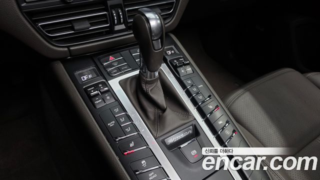 Porsche Macan 2021 — photo 9