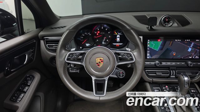 Porsche Macan 2021 — photo 13