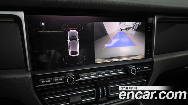 Porsche Macan 2021 — photo 15