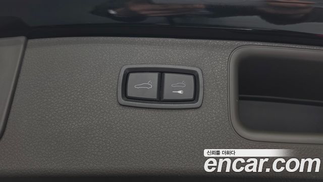 Porsche Macan 2021 — photo 16