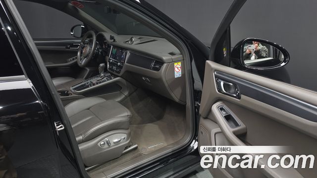 Porsche Macan 2021 — photo 18