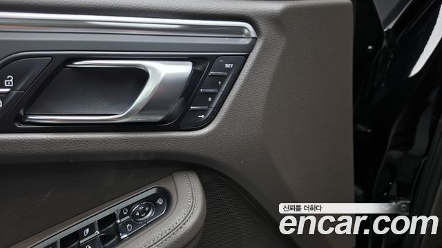 Porsche Macan 2021 — photo 19