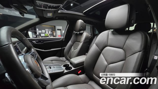 Porsche Macan 2021 — photo 20