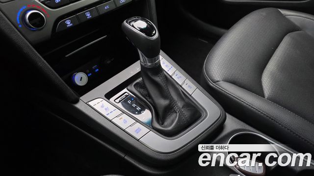 Hyundai AVANTE 2016 — photo 9