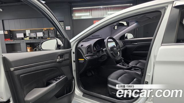 Hyundai AVANTE 2016 — photo 10