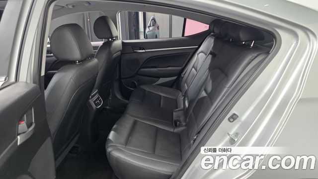 Hyundai AVANTE 2016 — photo 12