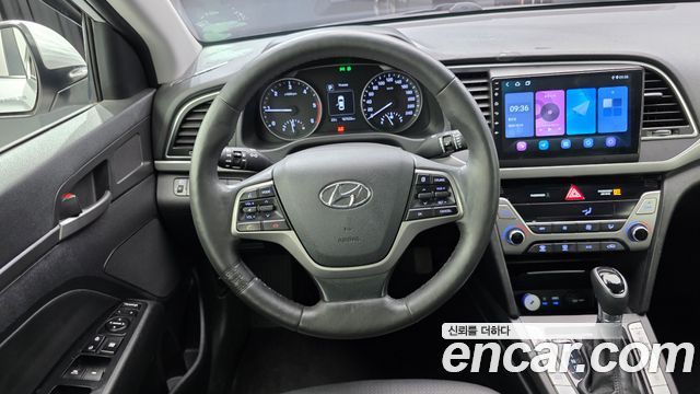 Hyundai AVANTE 2016 — photo 13