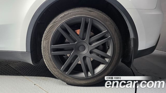 Tesla Model Y 2024 — photo 5