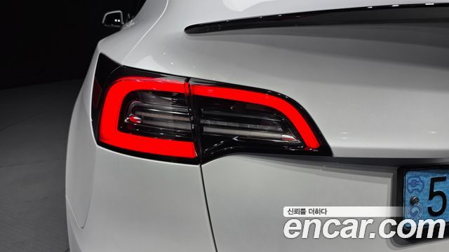 Tesla Model Y 2024 — photo 9