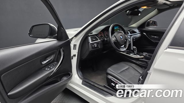BMW 3-Series 2016 — photo 10