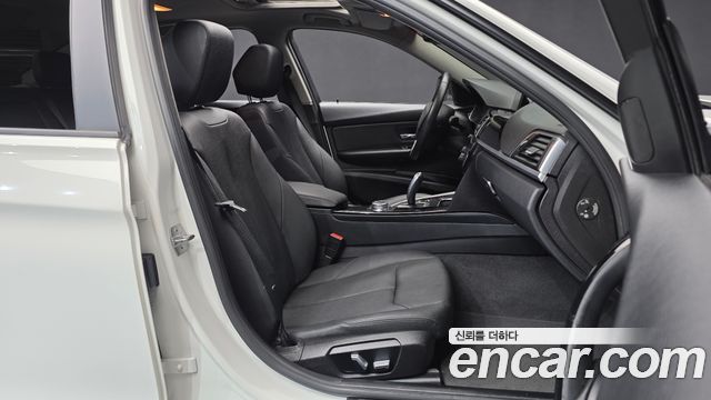BMW 3-Series 2016 — photo 11