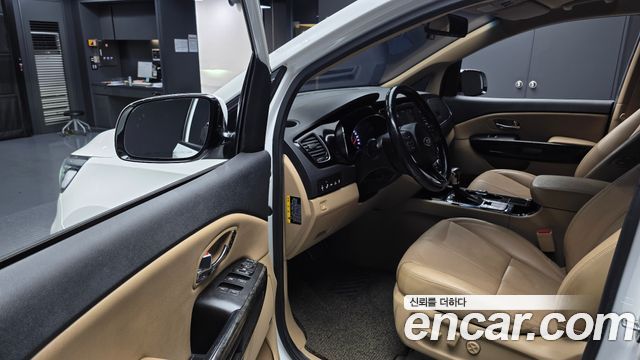 Kia Canival 2019 — photo 10