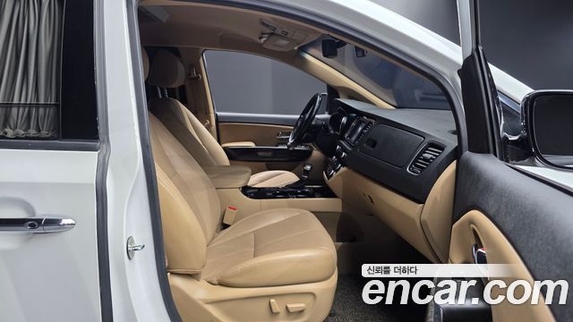 Kia Canival 2019 — photo 11