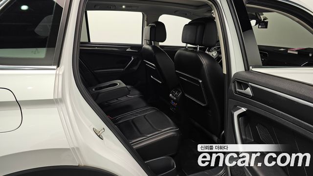 Volkswagen Tiguan 2020 — photo 18