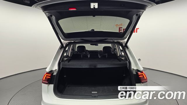 Volkswagen Tiguan 2020 — photo 26