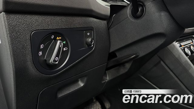 Volkswagen Tiguan 2020 — photo 27