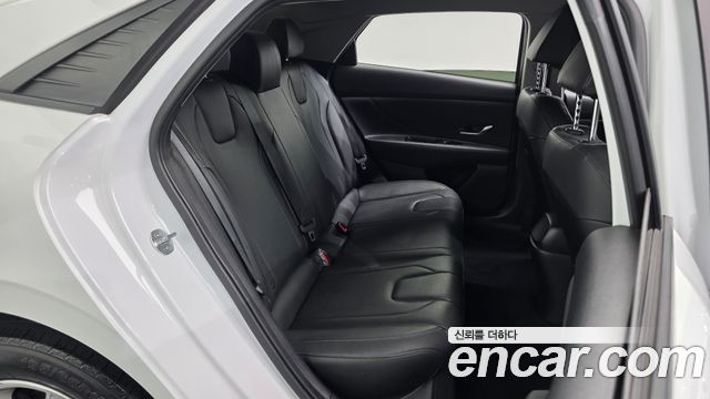 Hyundai AVANTE 2021 — photo 17