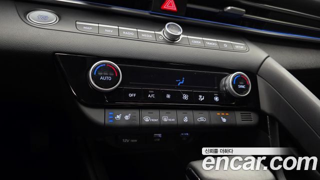 Hyundai AVANTE 2021 — photo 24