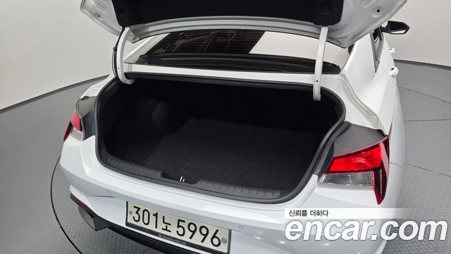 Hyundai AVANTE 2021 — photo 31