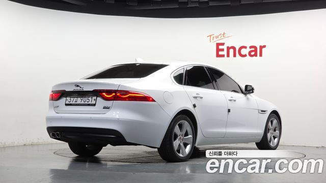 Jaguar XF 2017 — photo 2