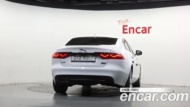 Jaguar XF 2017 — photo 4