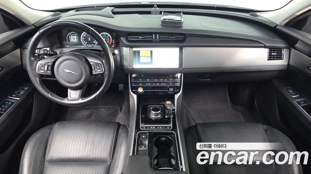 Jaguar XF 2017 — photo 7