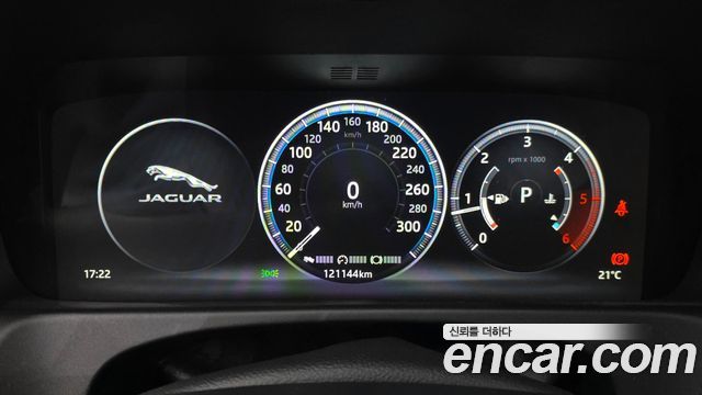 Jaguar XF 2017 — photo 8