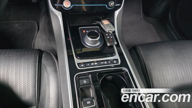 Jaguar XF 2017 — photo 9