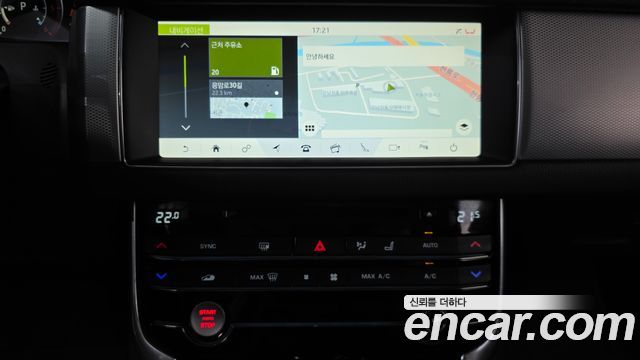 Jaguar XF 2017 — photo 12