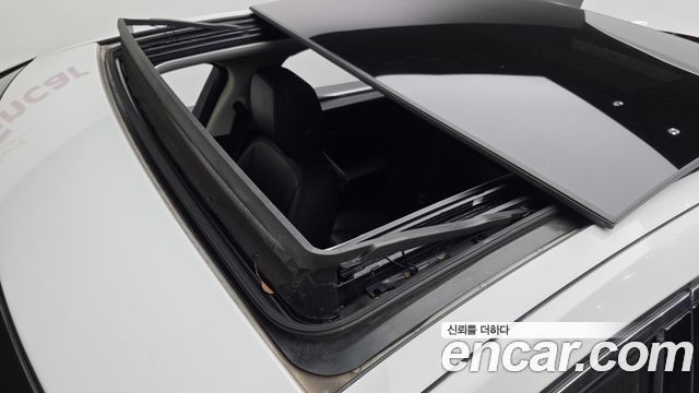 Jaguar XF 2017 — photo 15