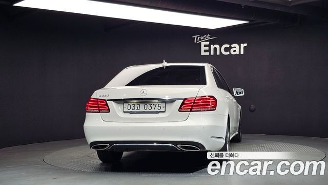 Mercedes-Benz E-Class 2016 — photo 4