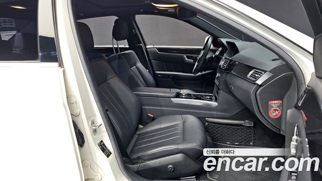 Mercedes-Benz E-Class 2016 — photo 11