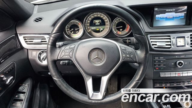 Mercedes-Benz E-Class 2016 — photo 13