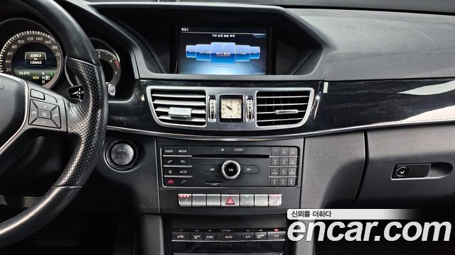 Mercedes-Benz E-Class 2016 — photo 14