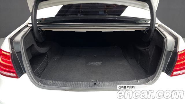 Mercedes-Benz E-Class 2016 — photo 20