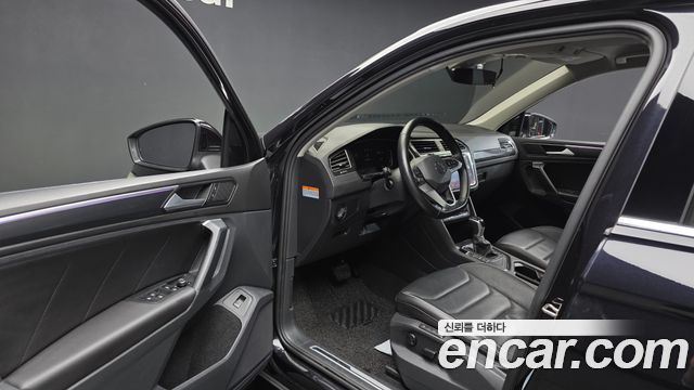 Volkswagen Tiguan 2021 — photo 13