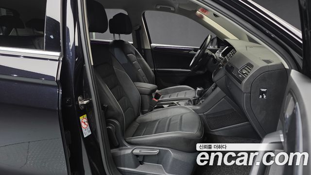 Volkswagen Tiguan 2021 — photo 17