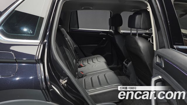 Volkswagen Tiguan 2021 — photo 18