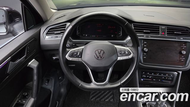 Volkswagen Tiguan 2021 — photo 19