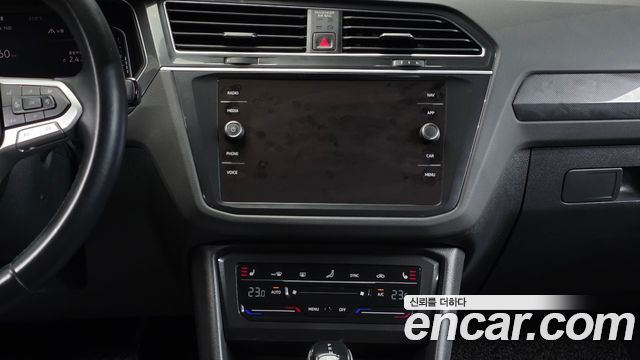 Volkswagen Tiguan 2021 — photo 20
