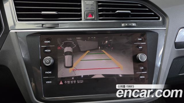Volkswagen Tiguan 2021 — photo 21