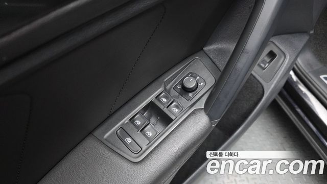 Volkswagen Tiguan 2021 — photo 22
