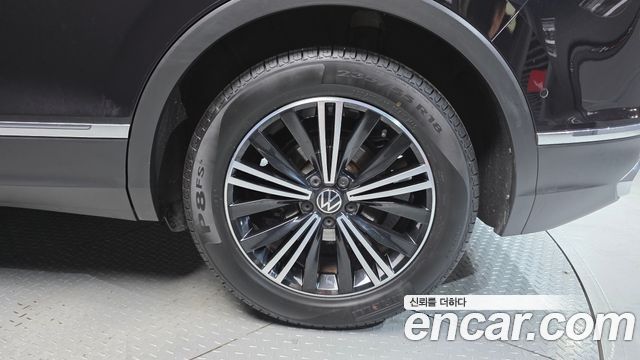Volkswagen Tiguan 2021 — photo 7