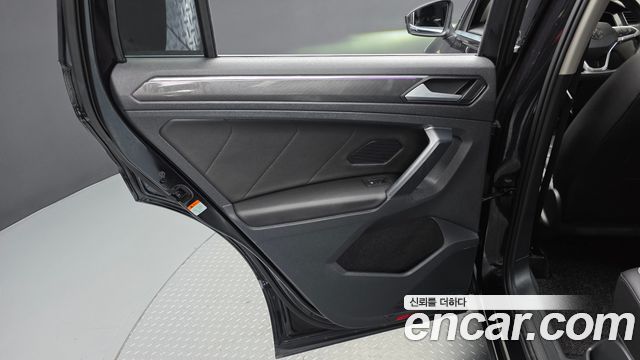 Volkswagen Tiguan 2021 — photo 15