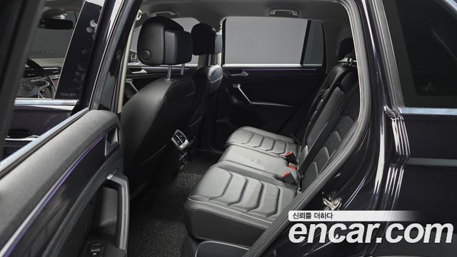 Volkswagen Tiguan 2021 — photo 16
