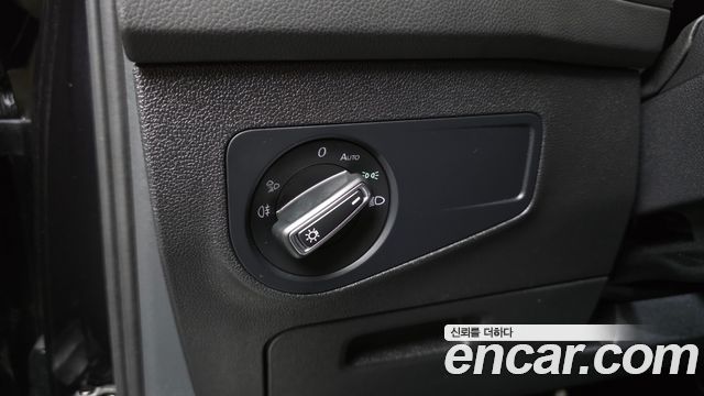 Volkswagen Tiguan 2021 — photo 28