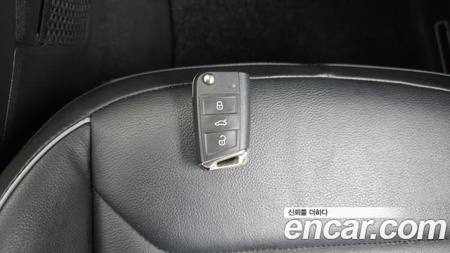 Volkswagen Tiguan 2021 — photo 30